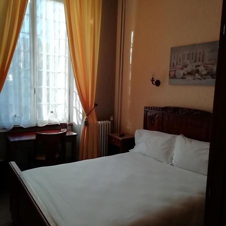 Hotel Du Berry Aigurande ภายนอก รูปภาพ