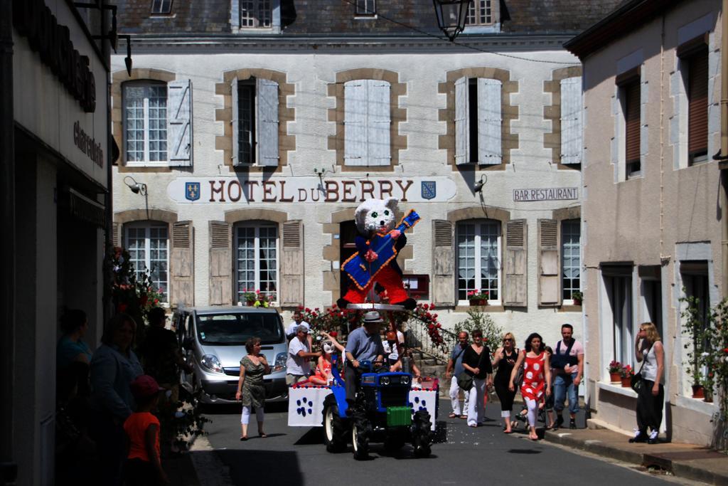 Hotel Du Berry Aigurande ภายนอก รูปภาพ