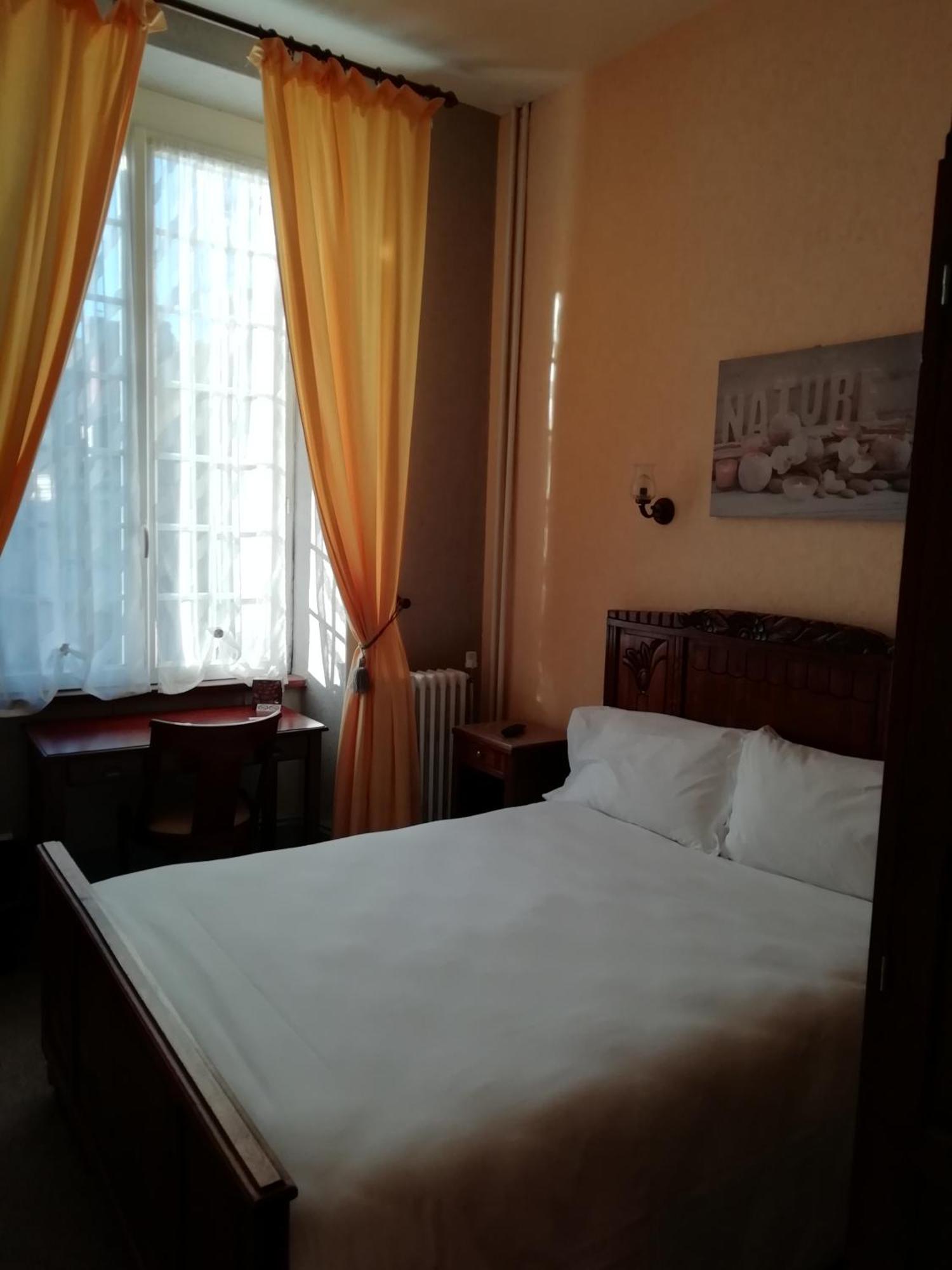 Hotel Du Berry Aigurande ภายนอก รูปภาพ
