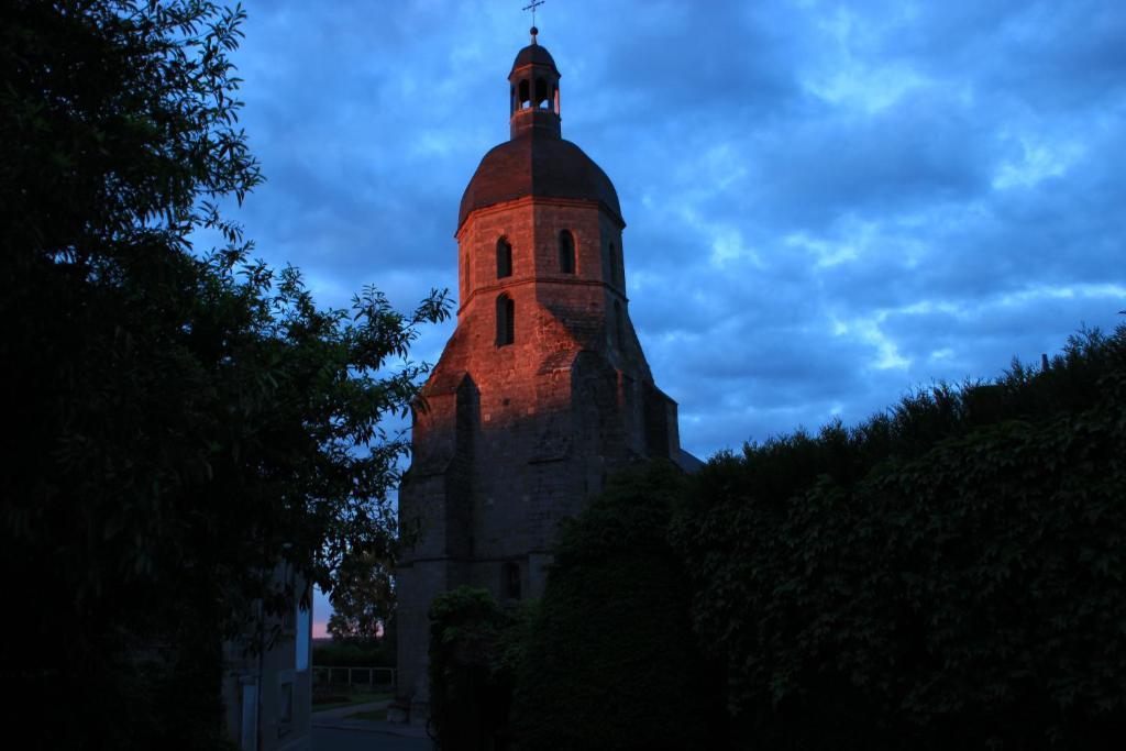 Hotel Du Berry Aigurande ภายนอก รูปภาพ